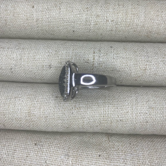 Black and White Diamond Ring in Sterling Silver. Size 7 - Picture 2 of 4